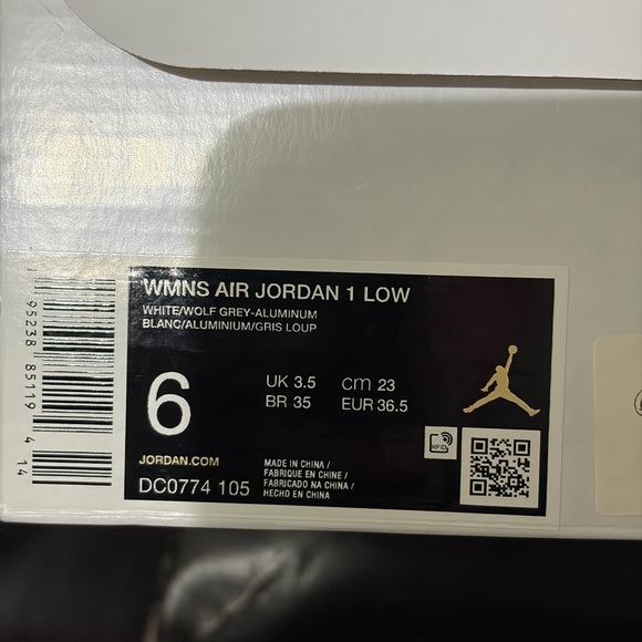 Women’s Air Jordan 1 Low size 6 (2 right feet!) - Picture 7 of 8